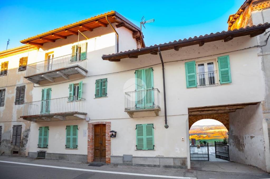 casa indipendente in vendita a Castell'Alfero in zona Stazione