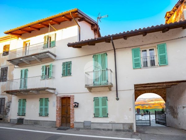 casa indipendente in vendita a Castell'Alfero in zona Stazione