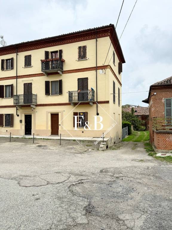 appartamento in vendita a Castell'Alfero in zona Stazione