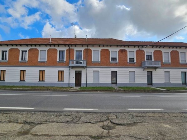 intera palazzina in vendita a Castell'Alfero in zona Stazione