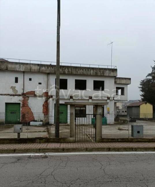 locale commerciale in vendita a Castell'Alfero in zona Callianetto