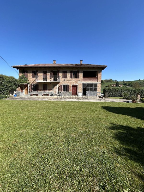casale in vendita a Castell'Alfero