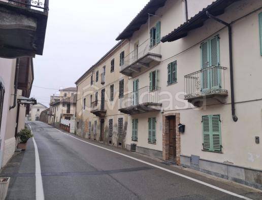 casa indipendente in vendita a Castell'Alfero in zona Stazione
