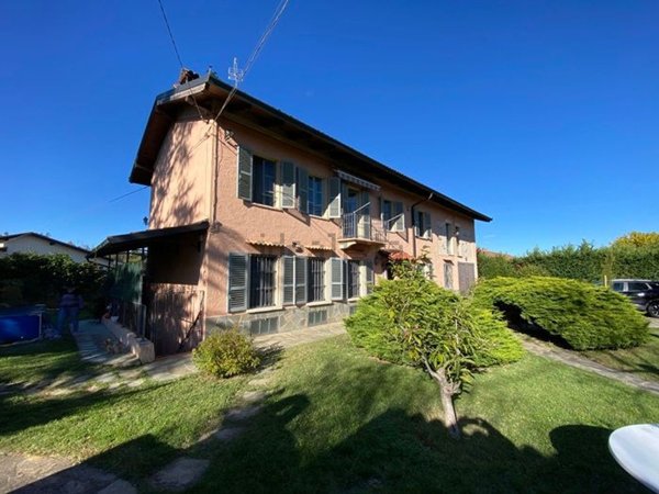 casa indipendente in vendita a Castell'Alfero in zona Stazione
