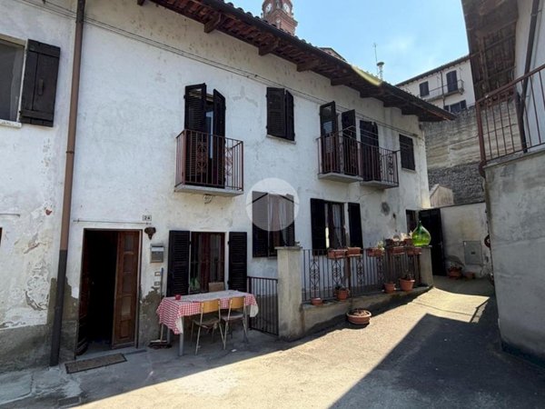 casa indipendente in vendita a Castell'Alfero in zona Stazione