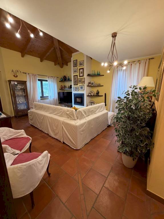 casa indipendente in vendita a Castell'Alfero in zona Noveiva