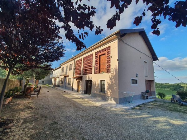casa indipendente in vendita a Castelletto Molina