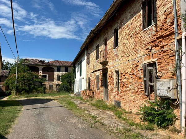 casa indipendente in vendita a Castello di Annone in zona Poggio