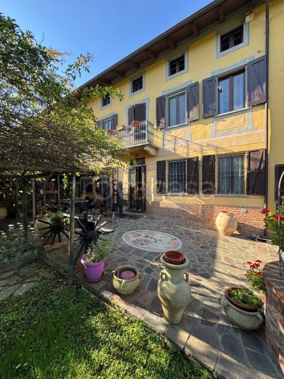 casa indipendente in vendita a Castello di Annone in zona Crocetta