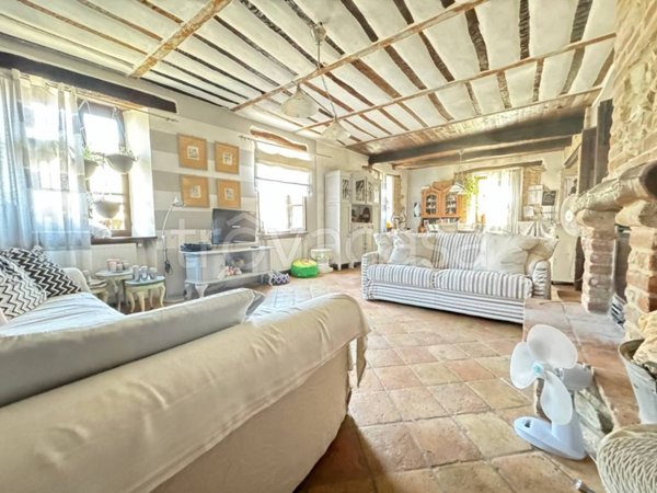 casa indipendente in vendita a Castelnuovo Belbo