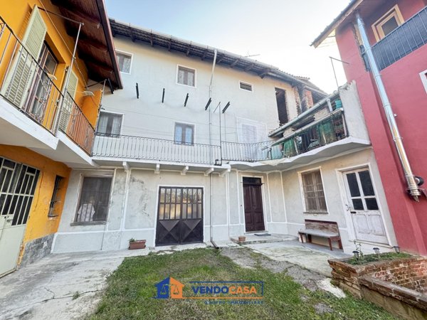 casa indipendente in vendita a Castelnuovo Belbo