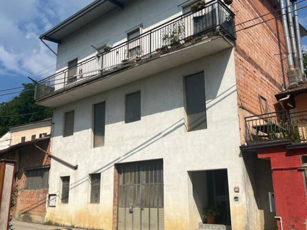casa indipendente in vendita a Castelnuovo Belbo
