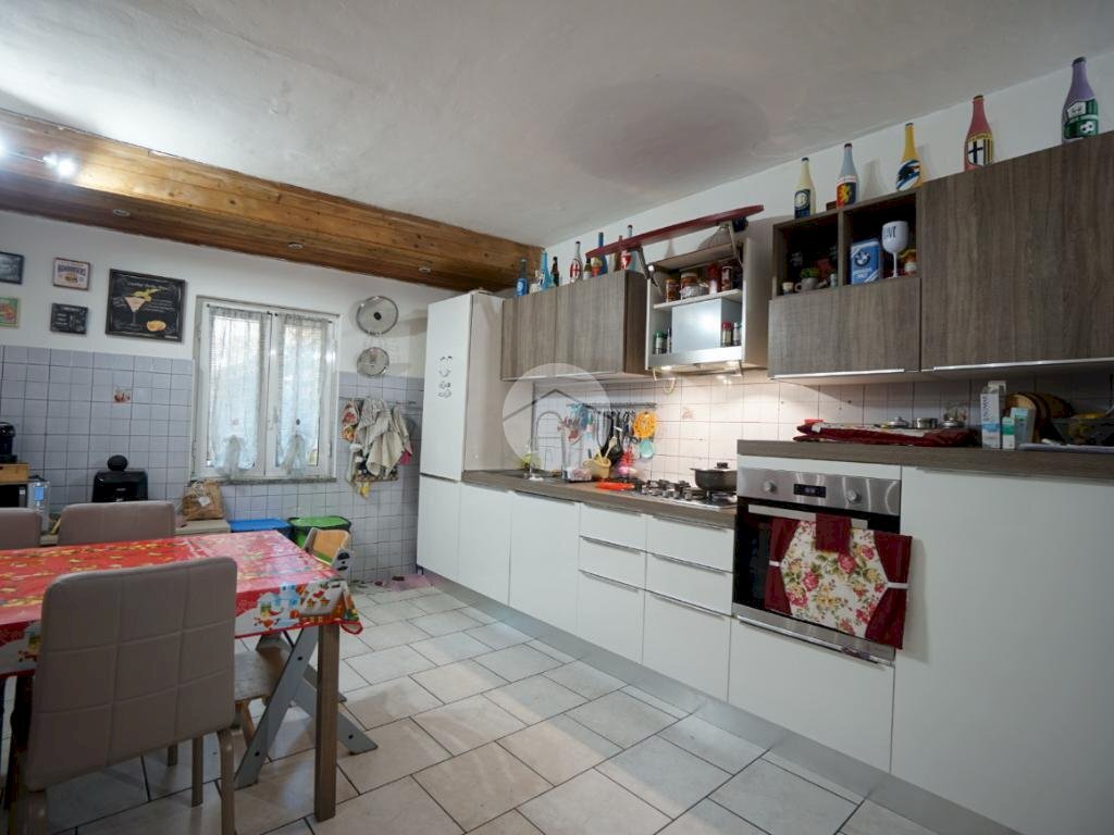 casa indipendente in vendita a Castelnuovo Belbo