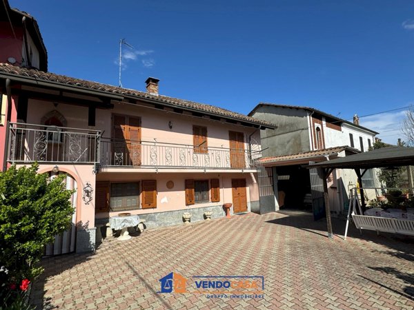 casa indipendente in vendita a Castelnuovo Belbo