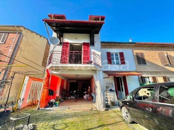 casa indipendente in vendita a Castelnuovo Belbo