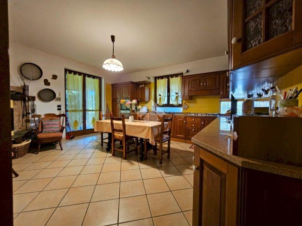 casa indipendente in vendita a Castelnuovo Belbo