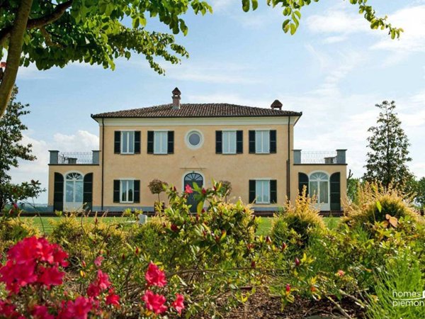casa indipendente in vendita a Castelnuovo Belbo
