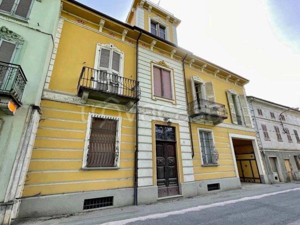 casa indipendente in vendita a Castelnuovo Belbo