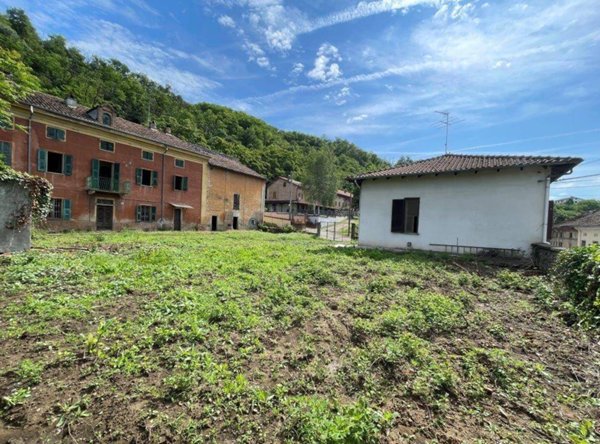casa indipendente in vendita a Castelnuovo Belbo