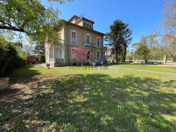 casa indipendente in vendita a Castelnuovo Belbo