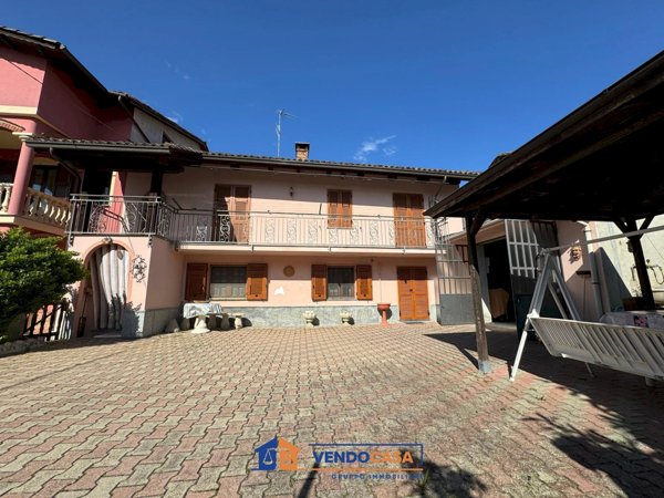 casa indipendente in vendita a Castelnuovo Belbo