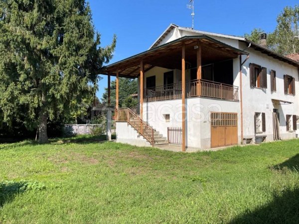 casa indipendente in vendita a Castelnuovo Belbo