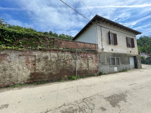 casa indipendente in vendita a Castelnuovo Belbo
