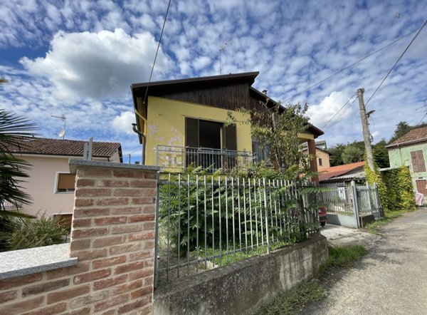 casa indipendente in vendita a Castelnuovo Belbo