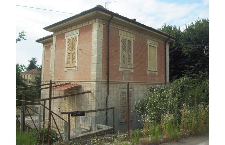 casa indipendente in vendita a Castelnuovo Belbo