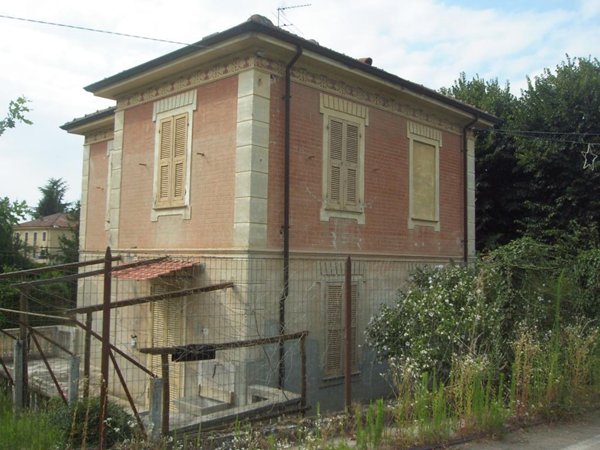 casa indipendente in vendita a Castelnuovo Belbo