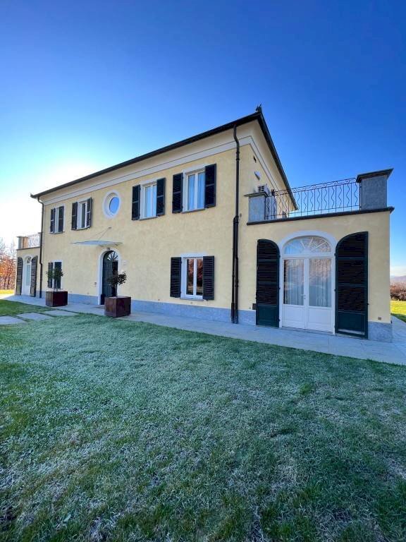 casa indipendente in vendita a Castelnuovo Belbo