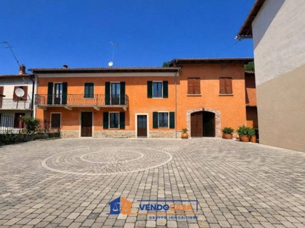 casa indipendente in vendita a Castelnuovo Belbo