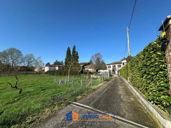 casa indipendente in vendita a Castelnuovo Belbo