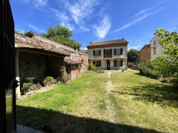 casa indipendente in vendita a Castelnuovo Belbo