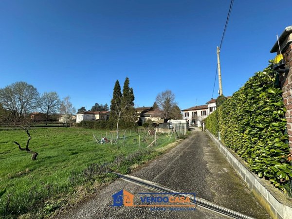 casa indipendente in vendita a Castelnuovo Belbo