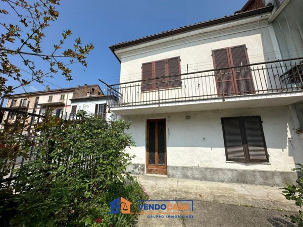 casa indipendente in vendita a Castelnuovo Belbo