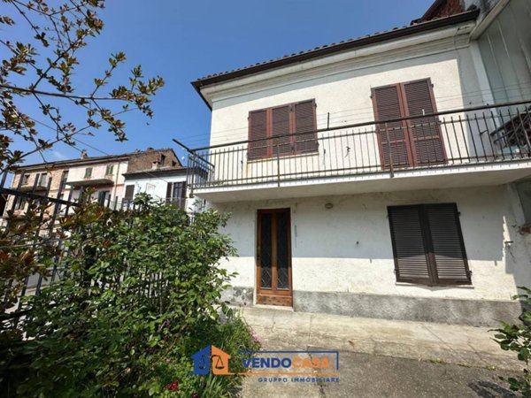 casa indipendente in vendita a Castelnuovo Belbo
