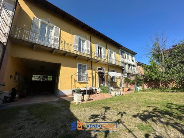casa indipendente in vendita a Castelnuovo Belbo