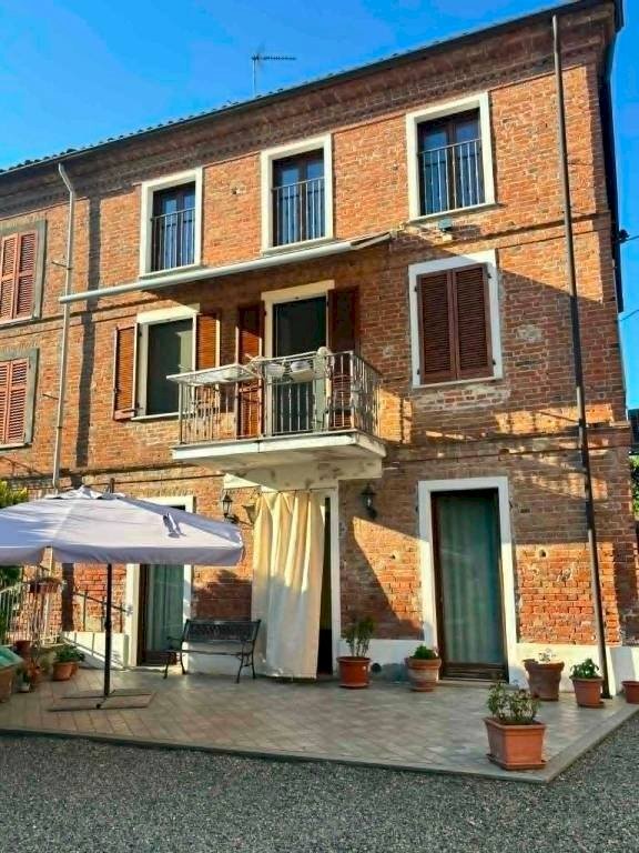 casa indipendente in vendita a Castelnuovo Belbo