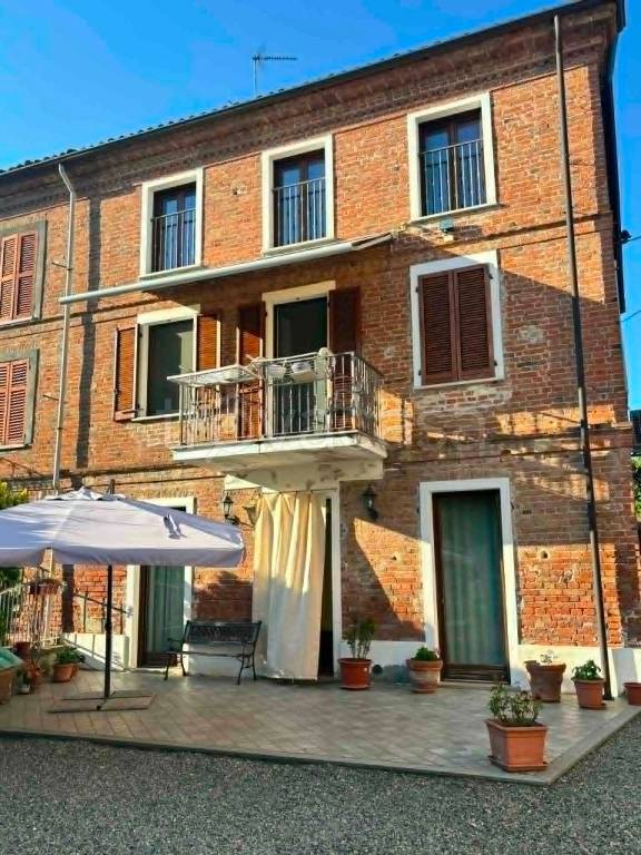 casa indipendente in vendita a Castelnuovo Belbo