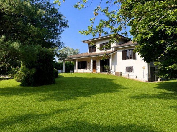 casa indipendente in vendita a Castelnuovo Belbo