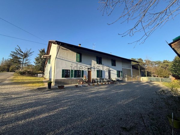 casa indipendente in vendita a Castelnuovo Belbo