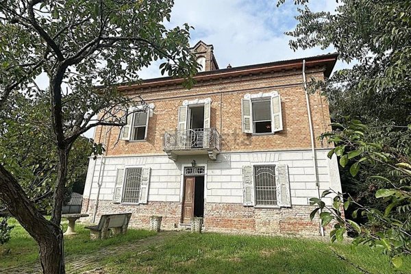 casa indipendente in vendita a Castelnuovo Belbo