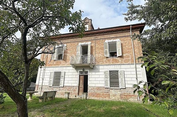 casa indipendente in vendita a Castelnuovo Belbo