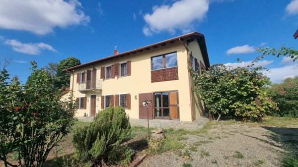 casale in vendita a Castelnuovo Calcea