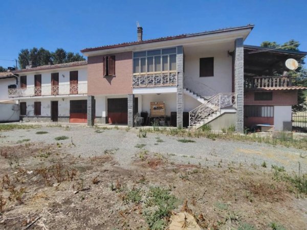 casa indipendente in vendita a Castelnuovo Calcea