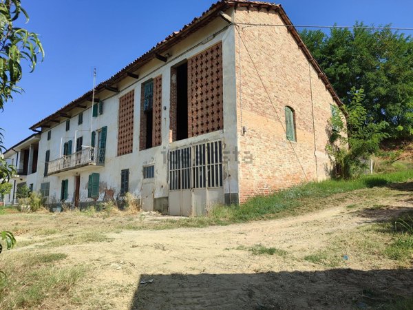 casale in vendita a Castelnuovo Calcea