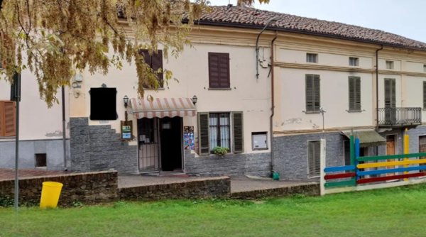 negozio in vendita a Castelnuovo Calcea