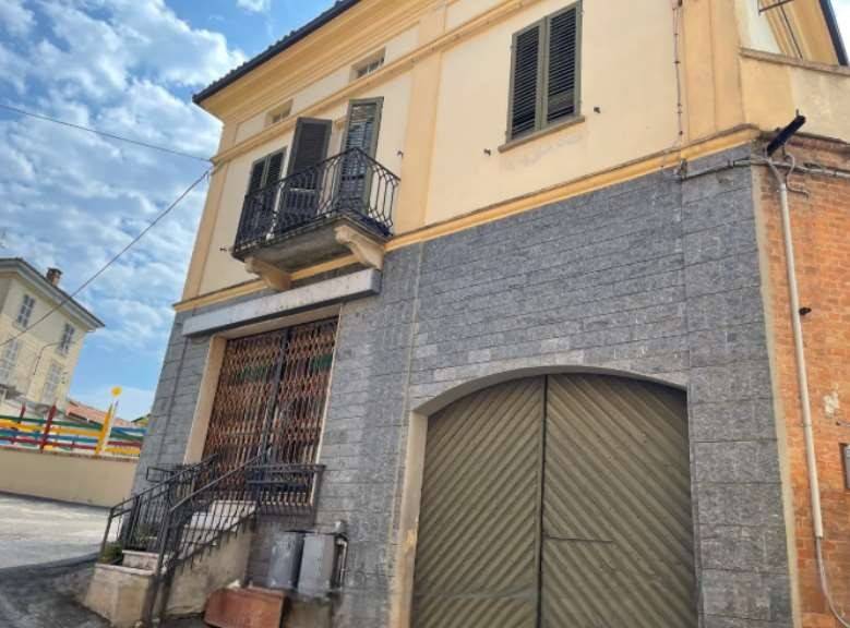 negozio in vendita a Castelnuovo Calcea