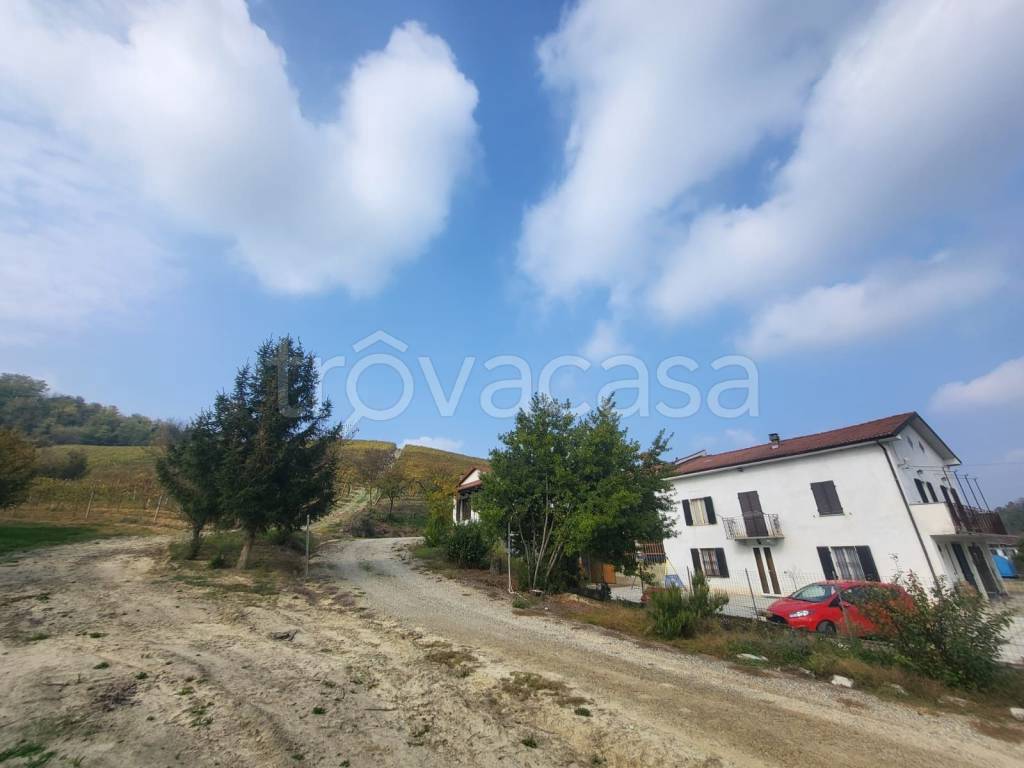 casale in vendita a Castelnuovo Calcea